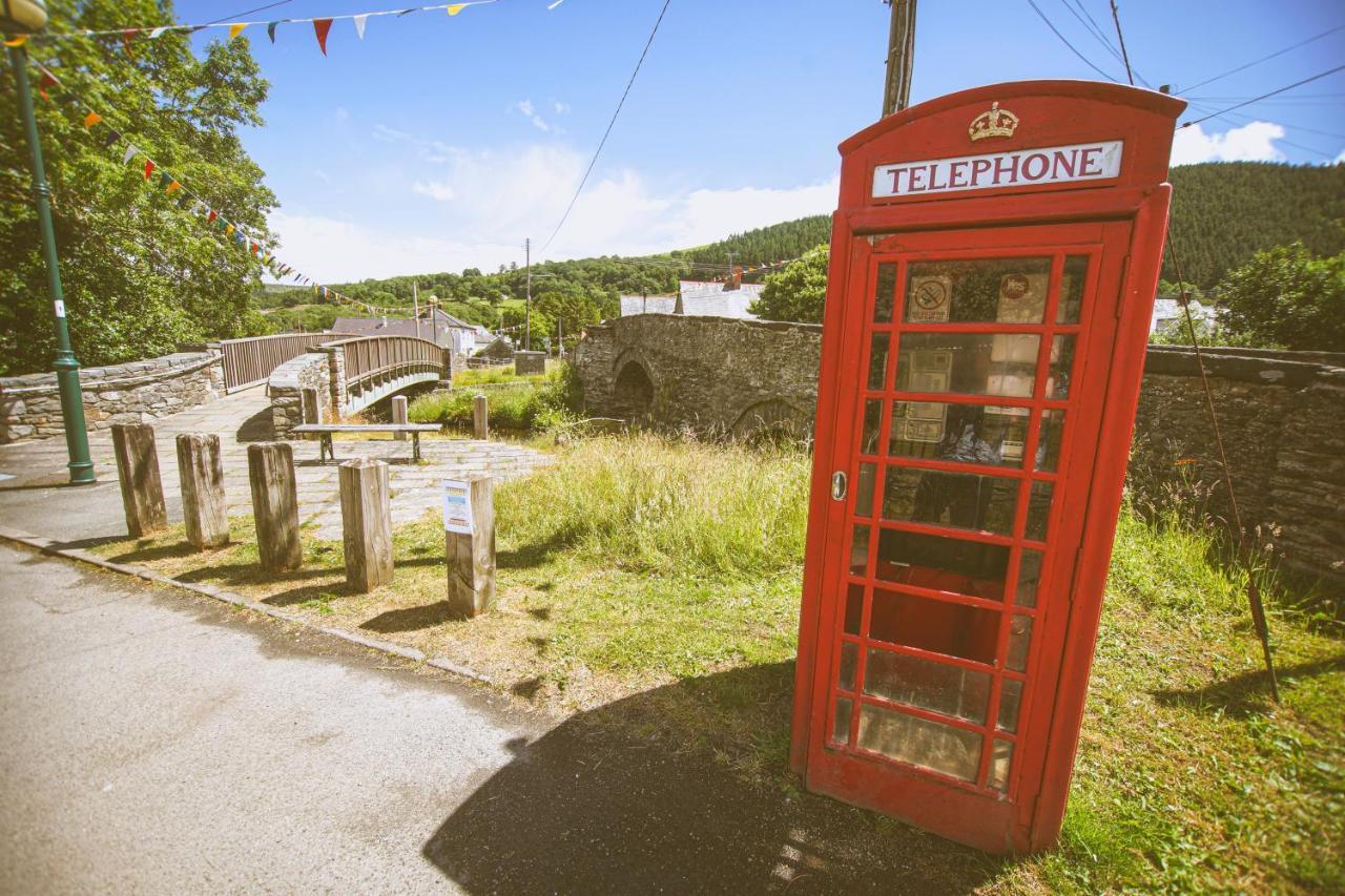 Отель The Dudley Arms Llandrillo Экстерьер фото