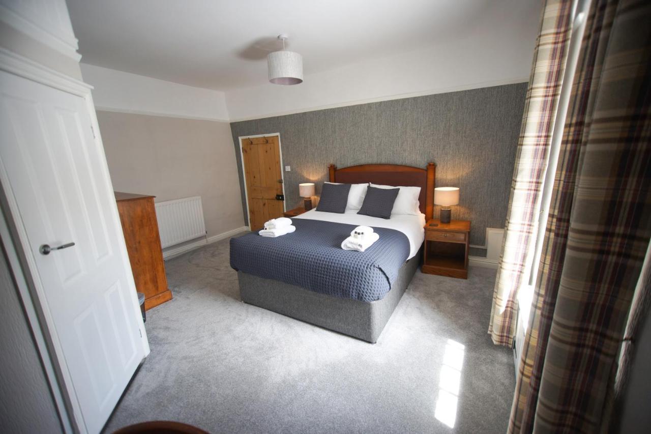 Отель The Dudley Arms Llandrillo Экстерьер фото